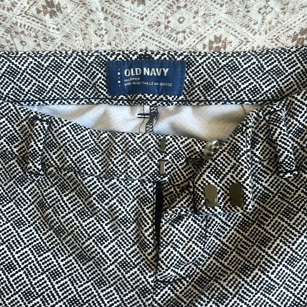 Old Navy - Black & White Capris/Cropped Pants - 2P